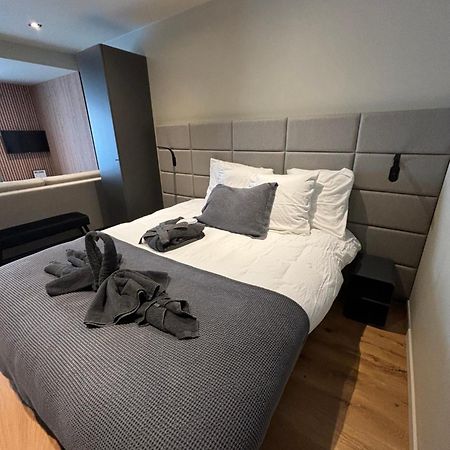 Hotel Mezza Notte Ронс Екстериор снимка
