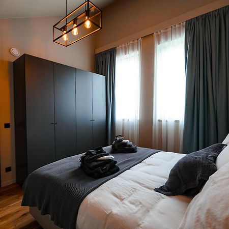 Hotel Mezza Notte Ронс Екстериор снимка