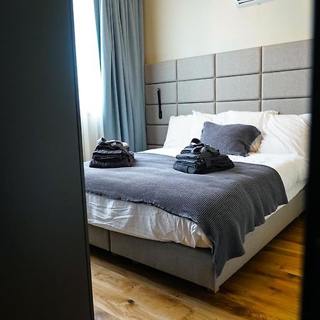 Hotel Mezza Notte Ронс Екстериор снимка