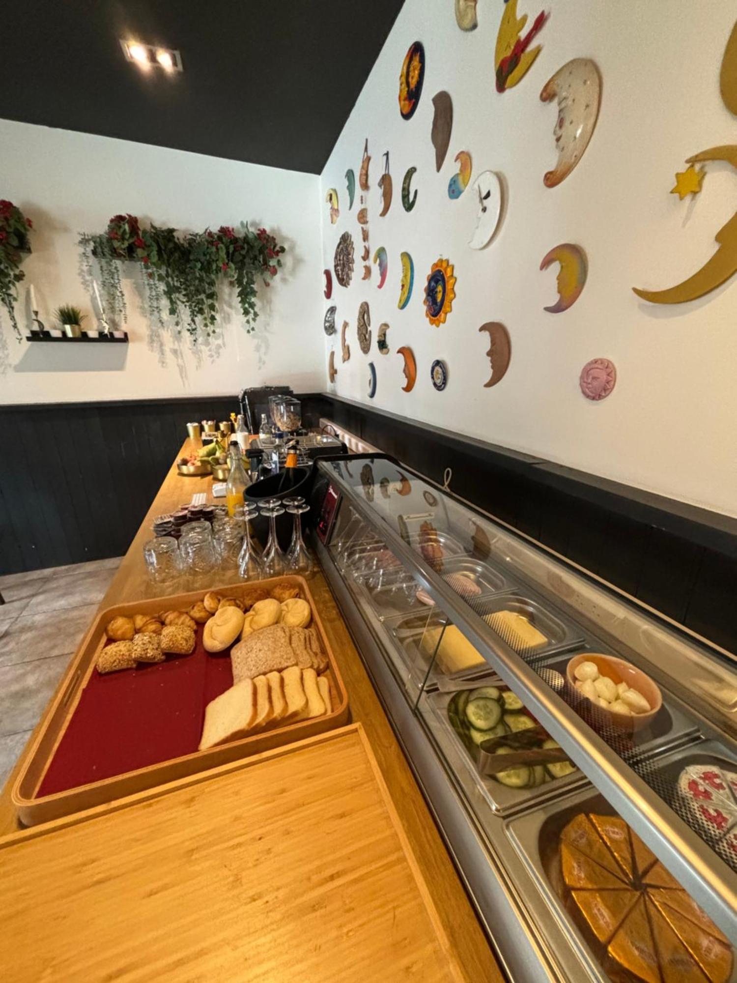 Hotel Mezza Notte Ронс Екстериор снимка