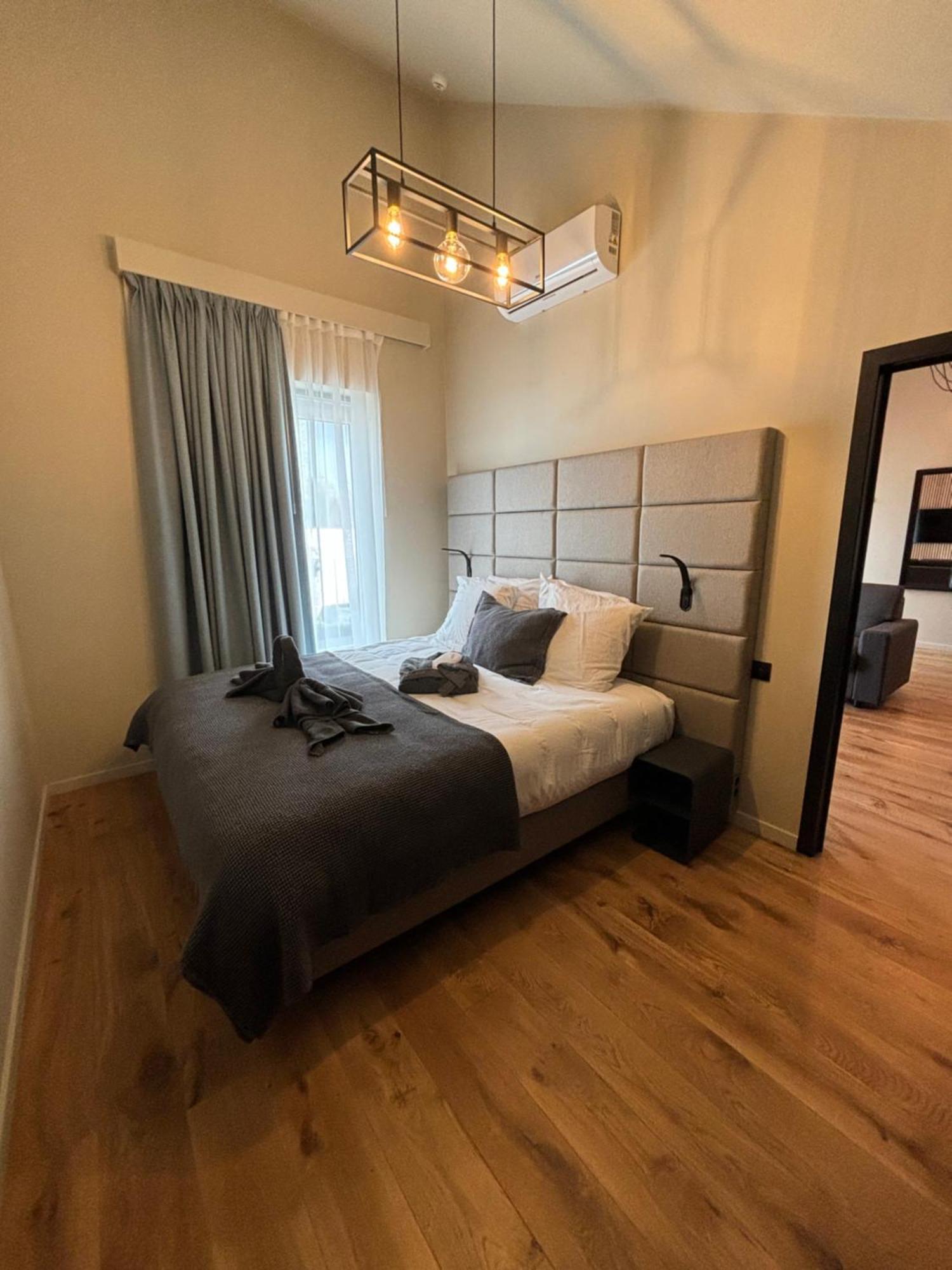 Hotel Mezza Notte Ронс Екстериор снимка