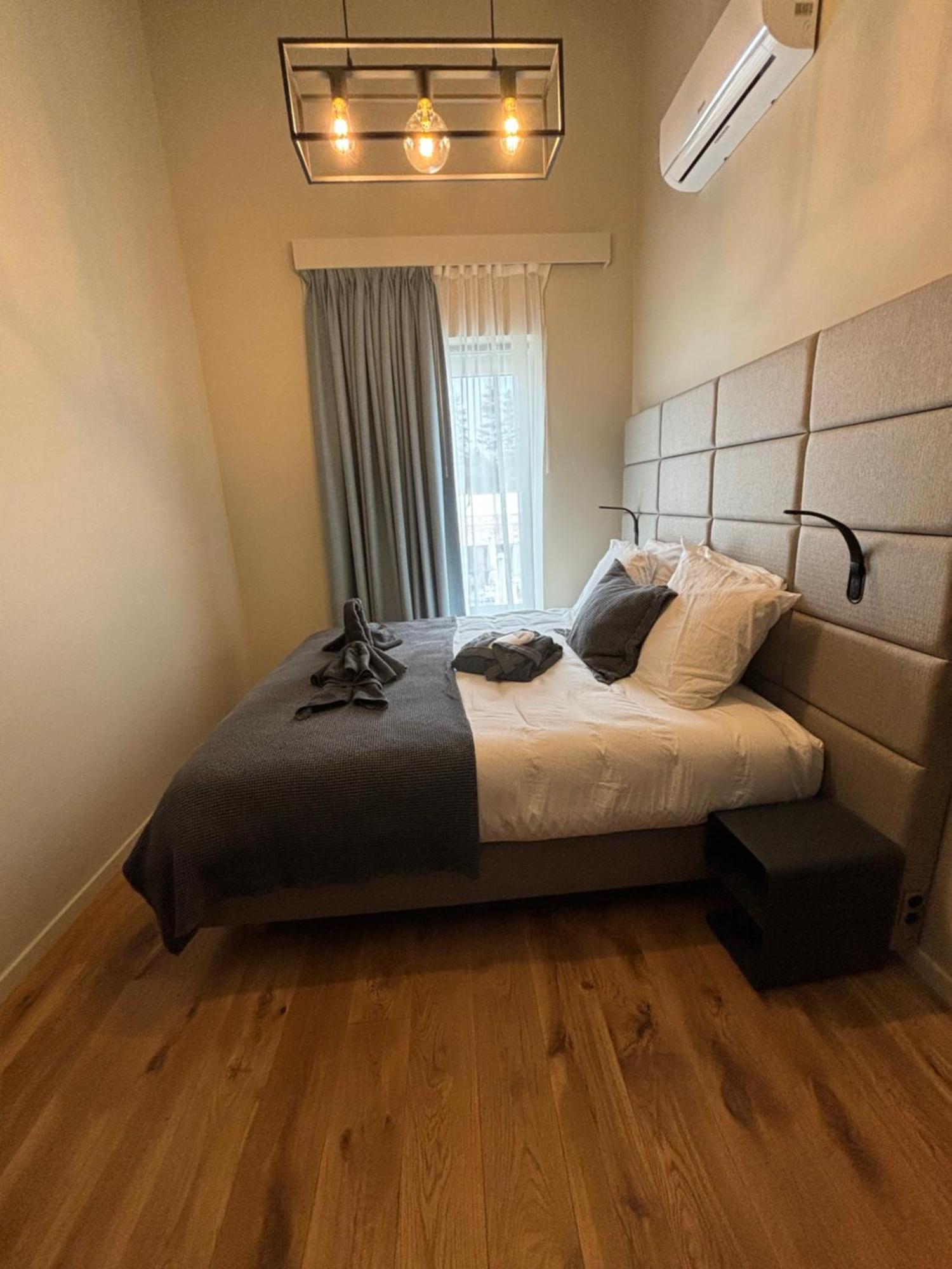 Hotel Mezza Notte Ронс Екстериор снимка