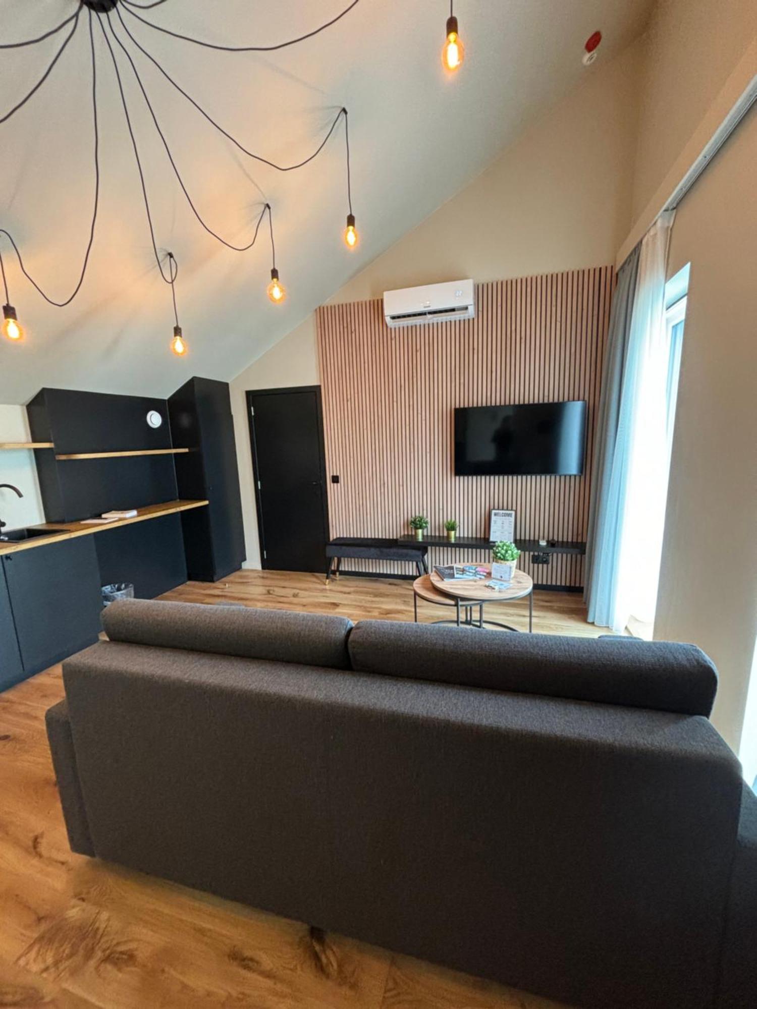 Hotel Mezza Notte Ронс Екстериор снимка