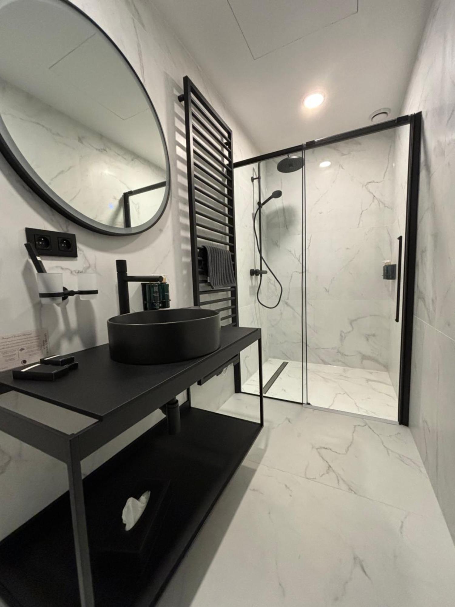 Hotel Mezza Notte Ронс Екстериор снимка