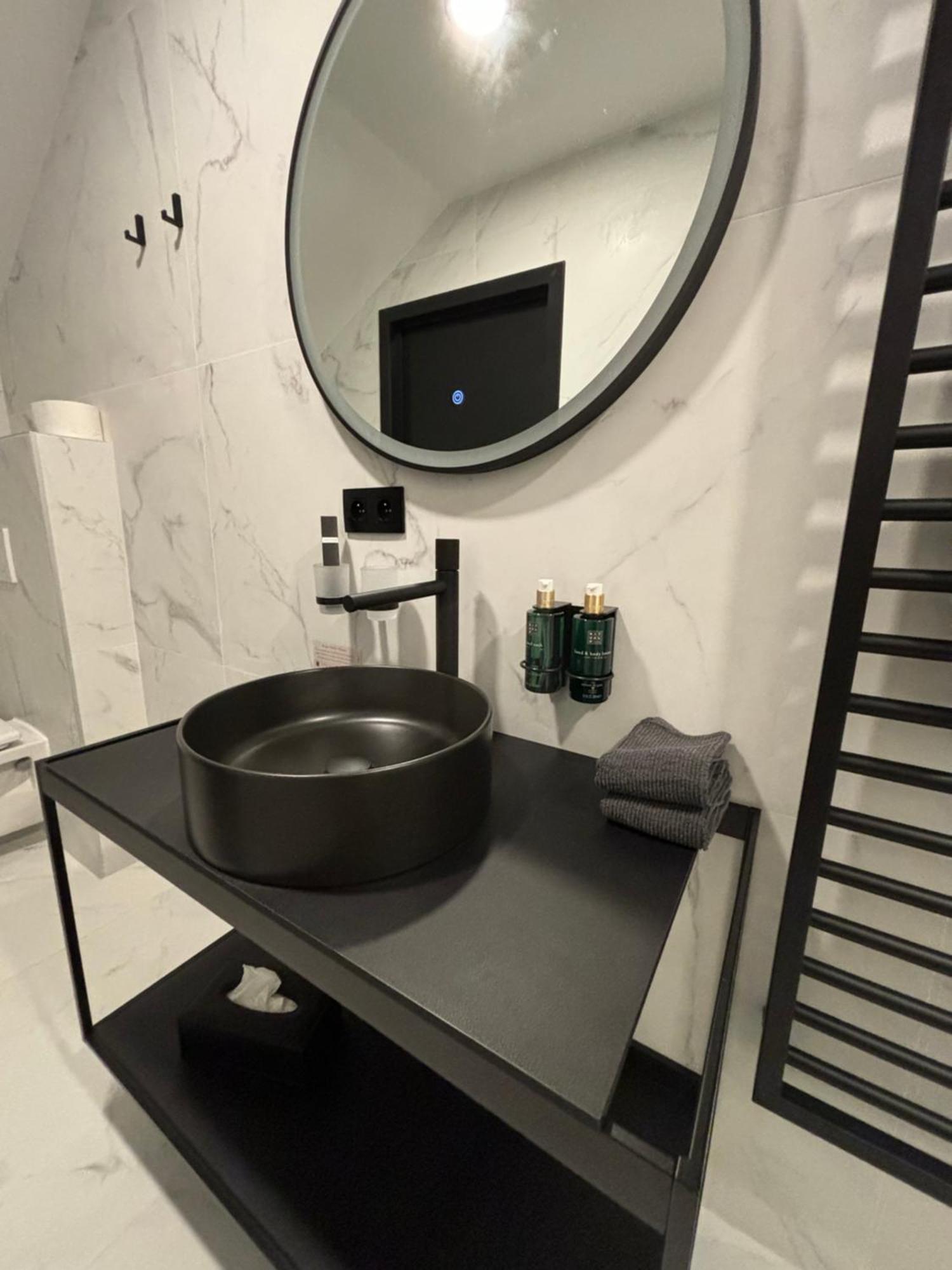 Hotel Mezza Notte Ронс Екстериор снимка