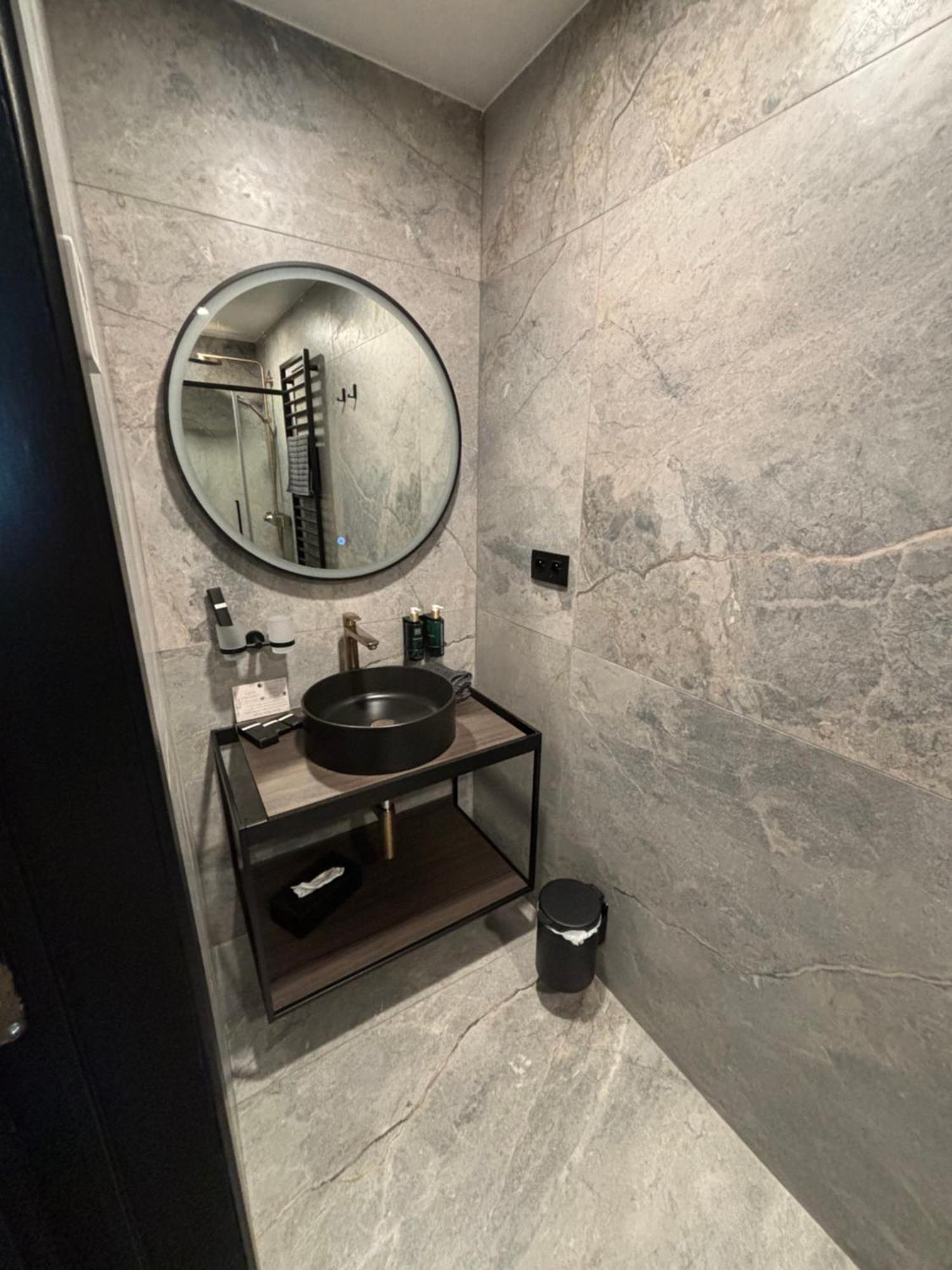 Hotel Mezza Notte Ронс Екстериор снимка