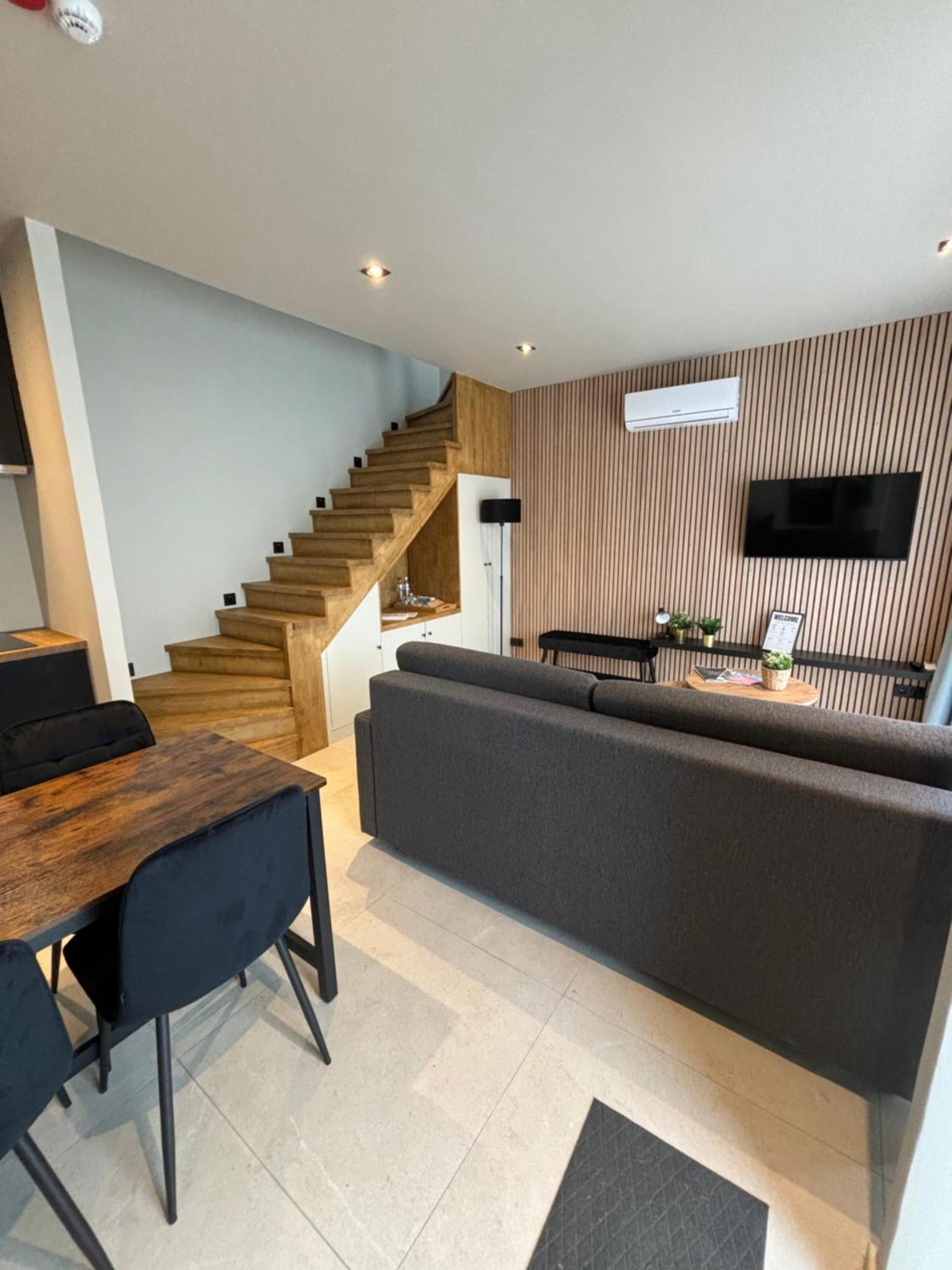 Hotel Mezza Notte Ронс Екстериор снимка