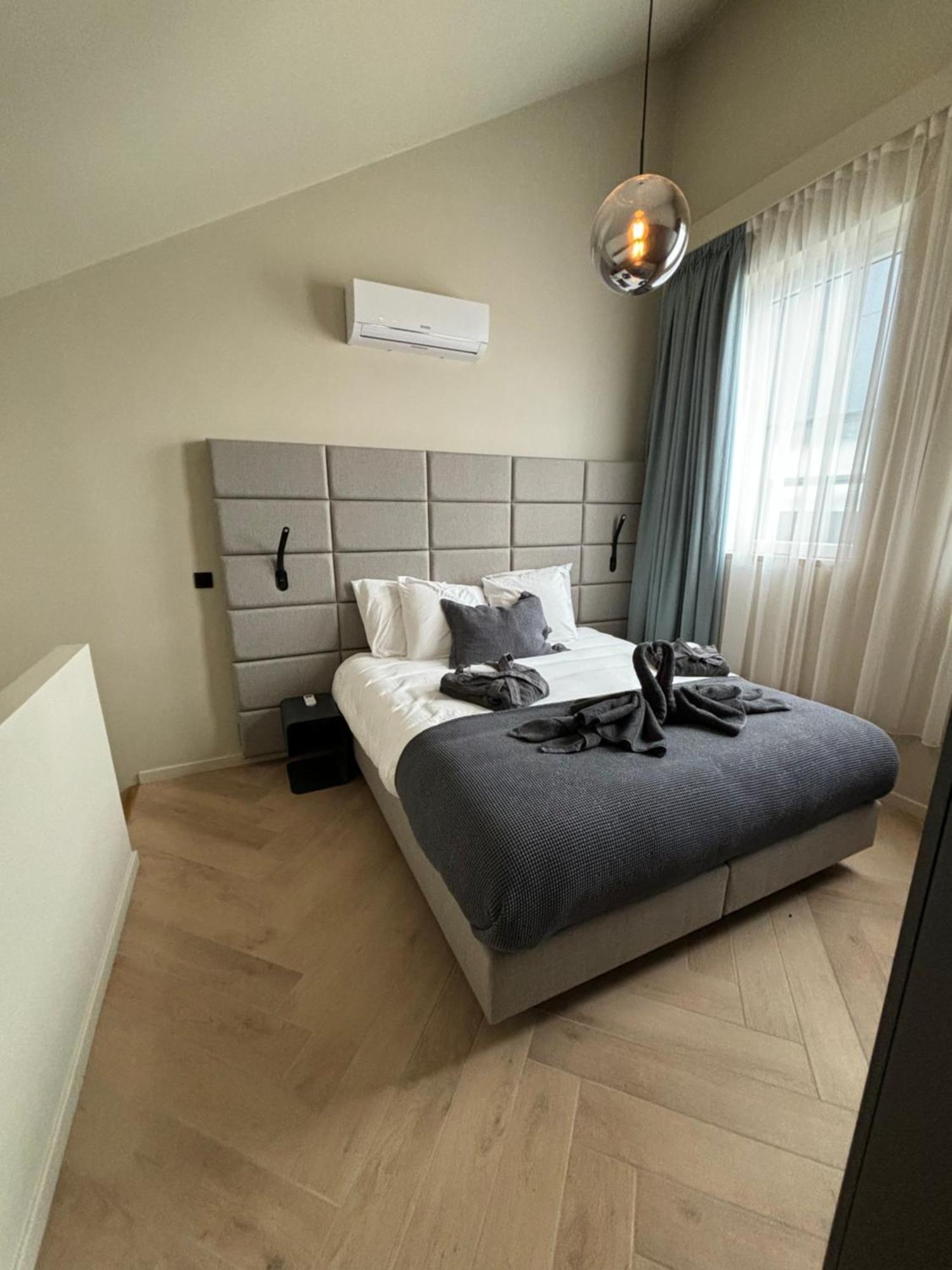 Hotel Mezza Notte Ронс Екстериор снимка