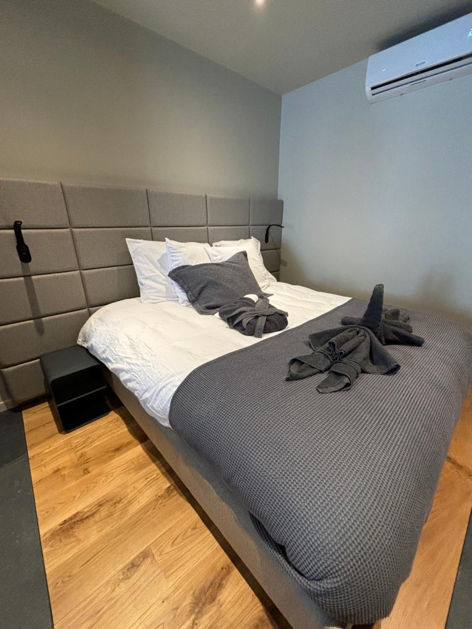 Hotel Mezza Notte Ронс Екстериор снимка
