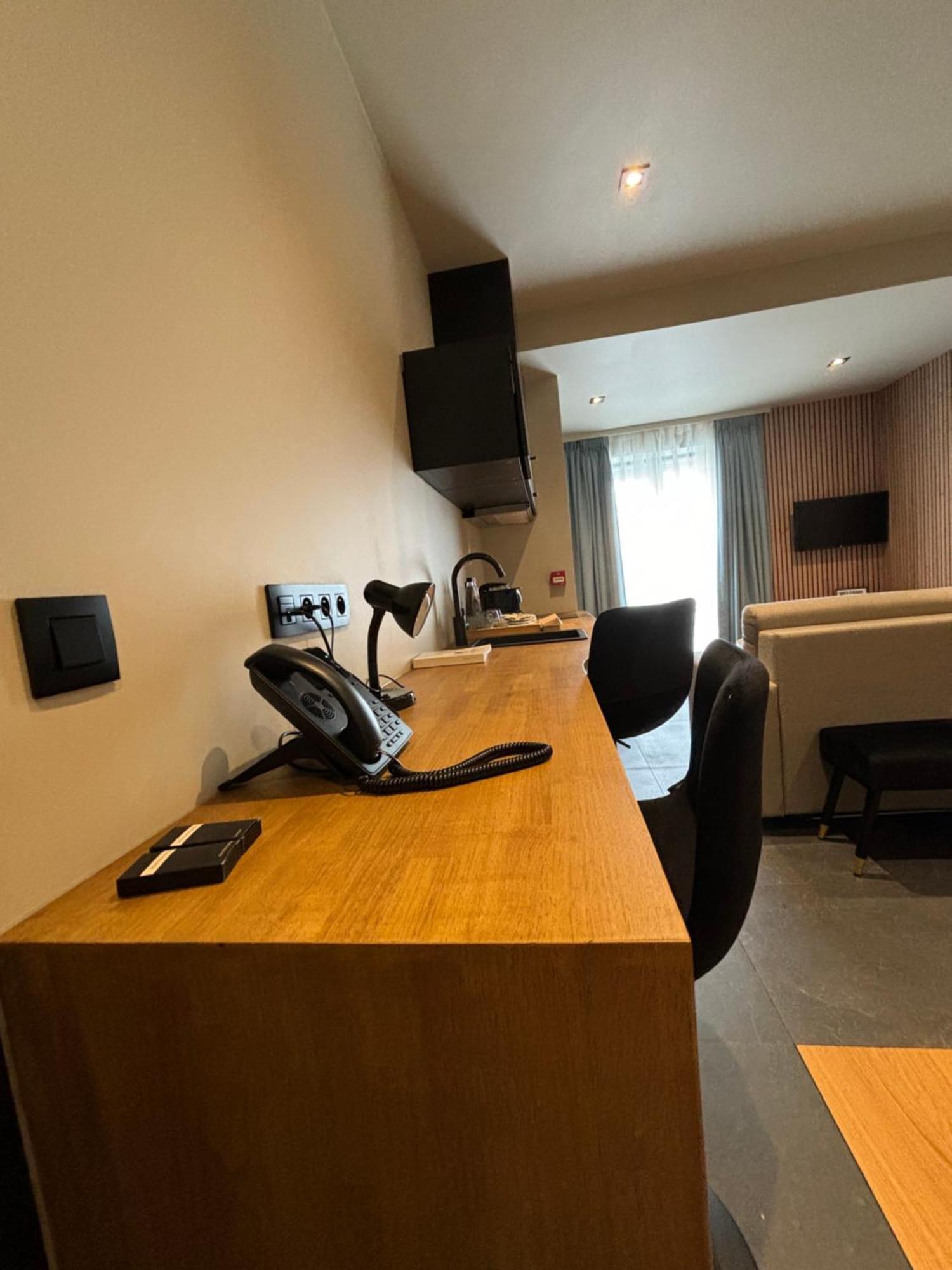 Hotel Mezza Notte Ронс Екстериор снимка