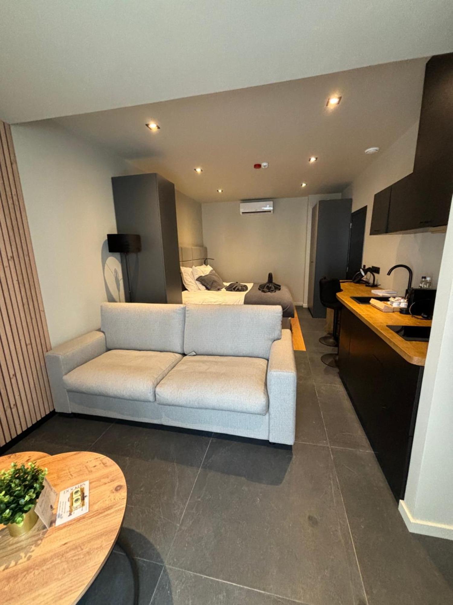 Hotel Mezza Notte Ронс Екстериор снимка