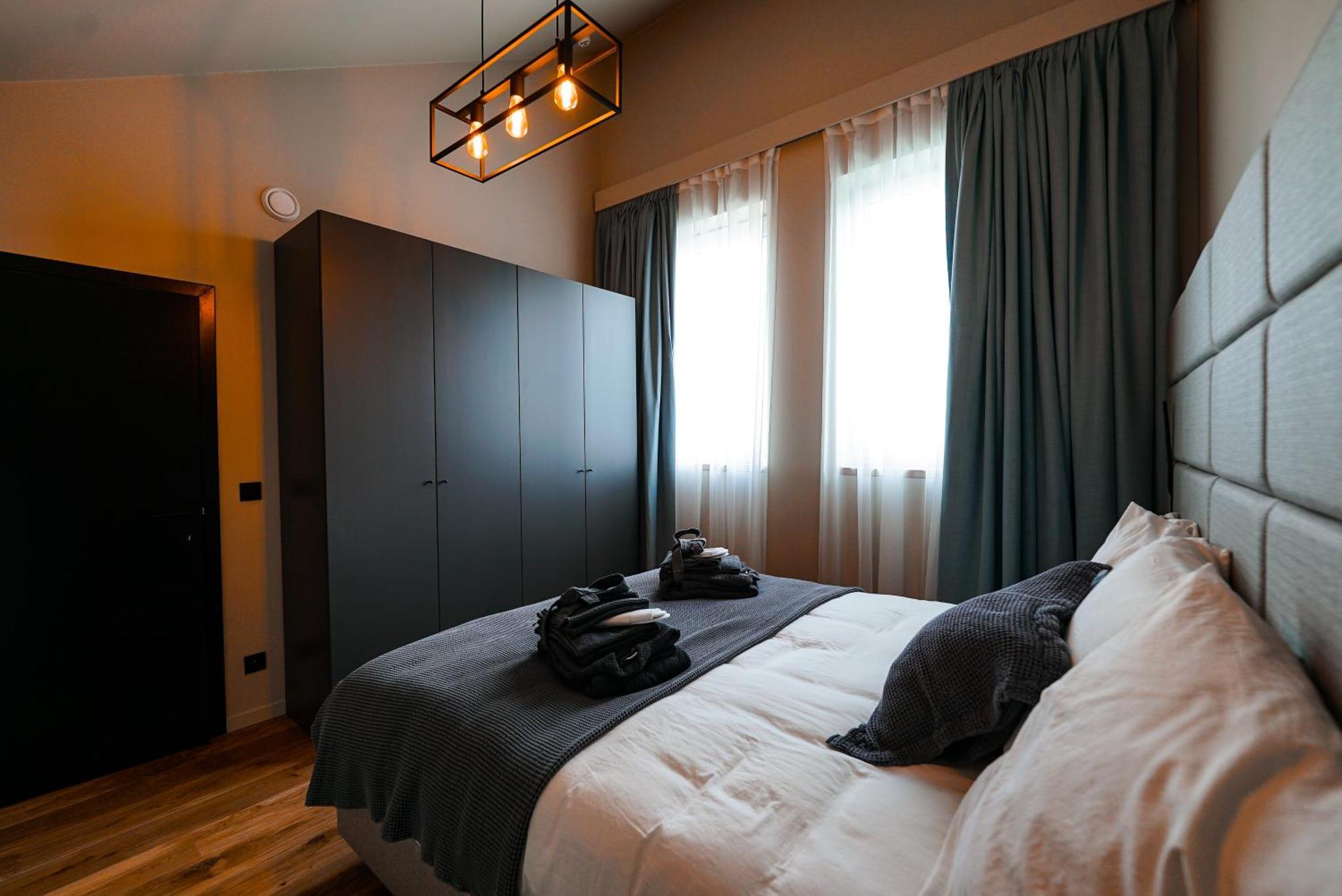 Hotel Mezza Notte Ронс Екстериор снимка