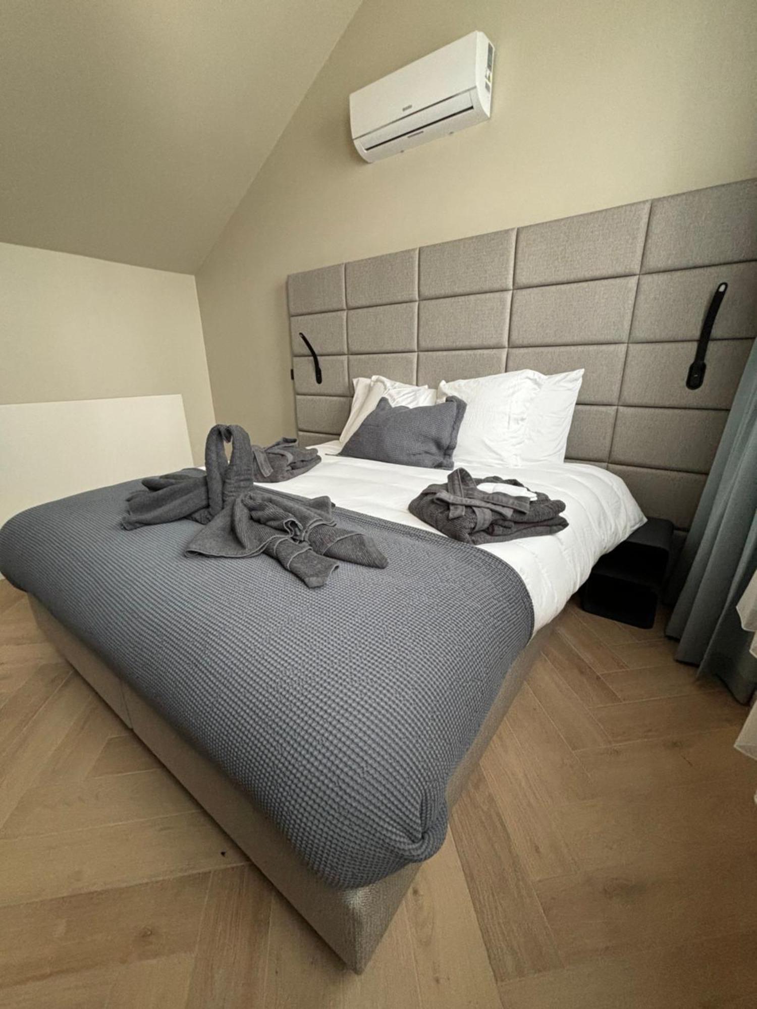 Hotel Mezza Notte Ронс Екстериор снимка