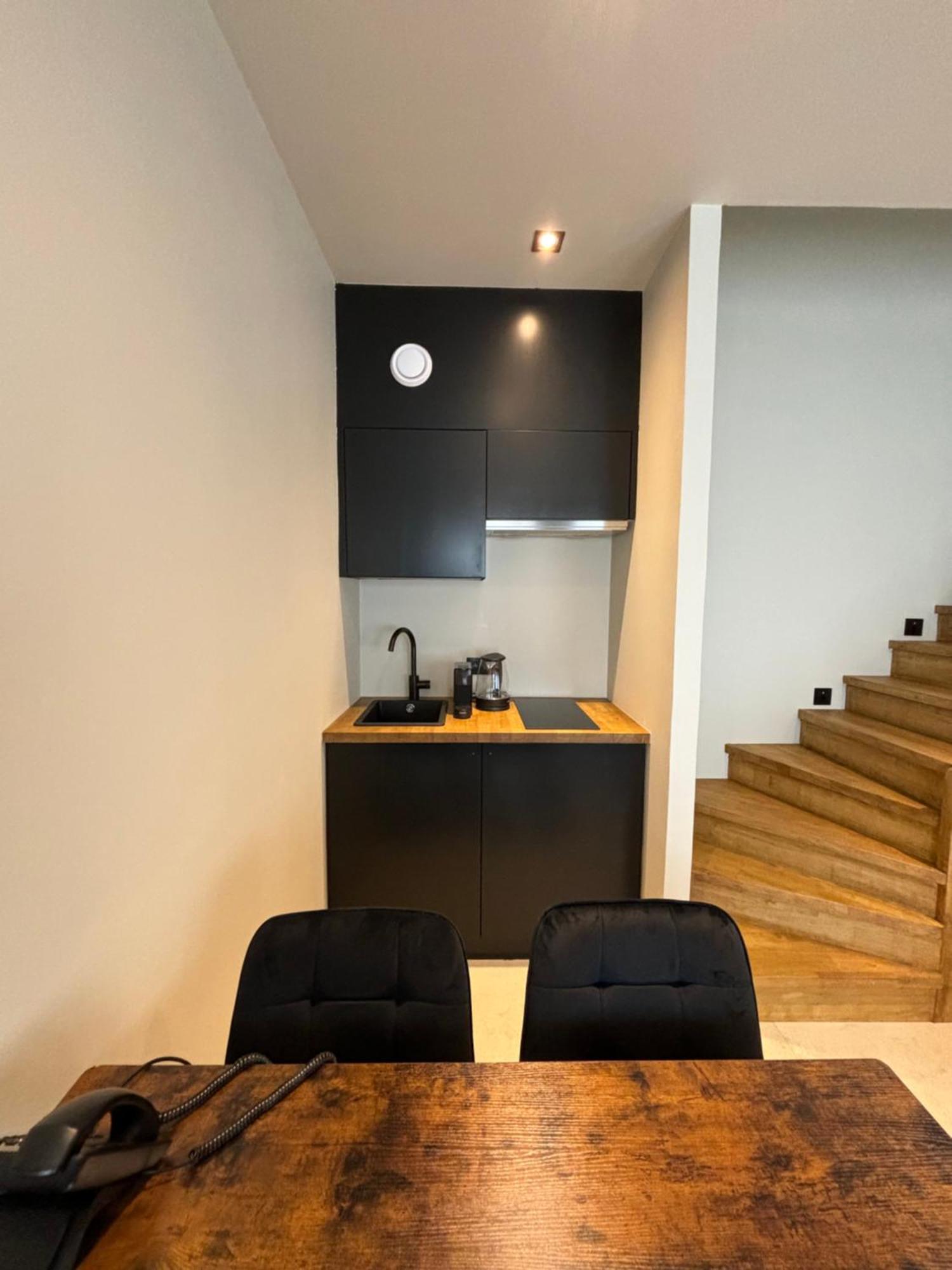 Hotel Mezza Notte Ронс Екстериор снимка