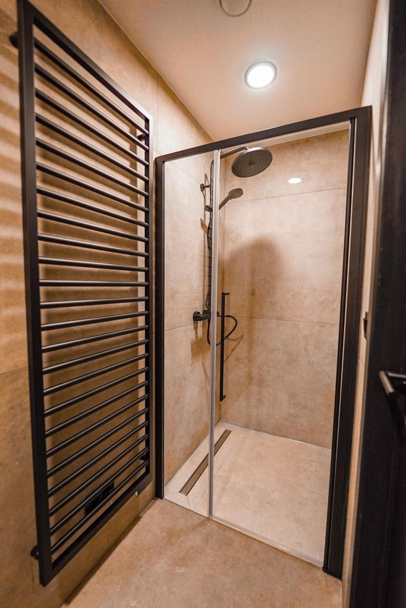 Hotel Mezza Notte Ронс Екстериор снимка