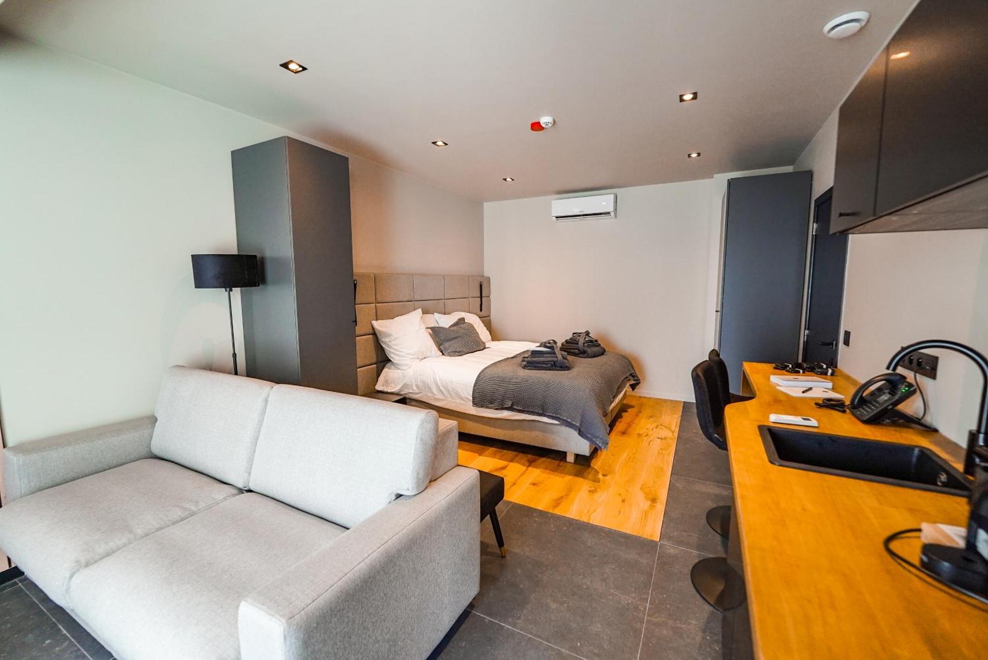 Hotel Mezza Notte Ронс Екстериор снимка