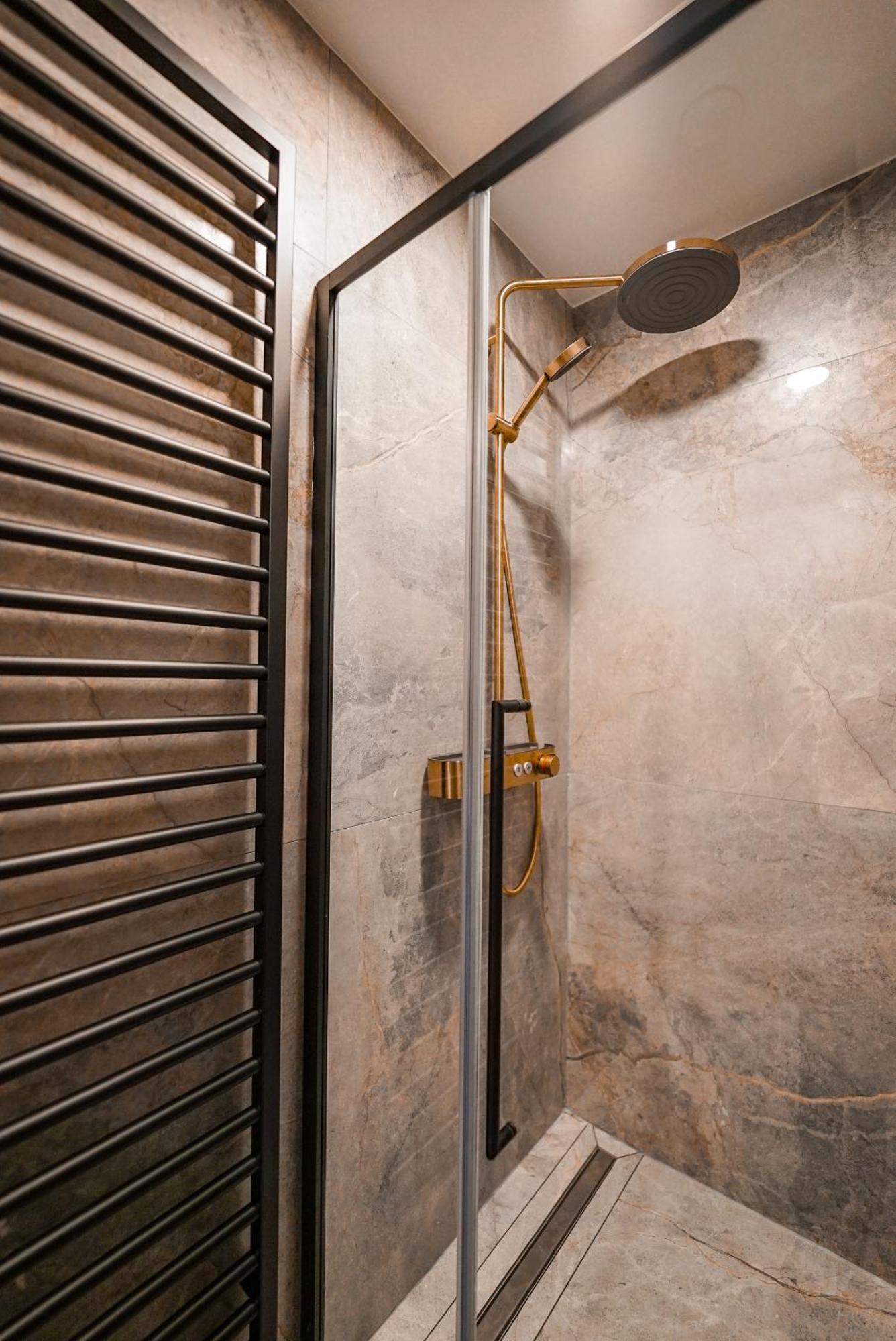 Hotel Mezza Notte Ронс Екстериор снимка