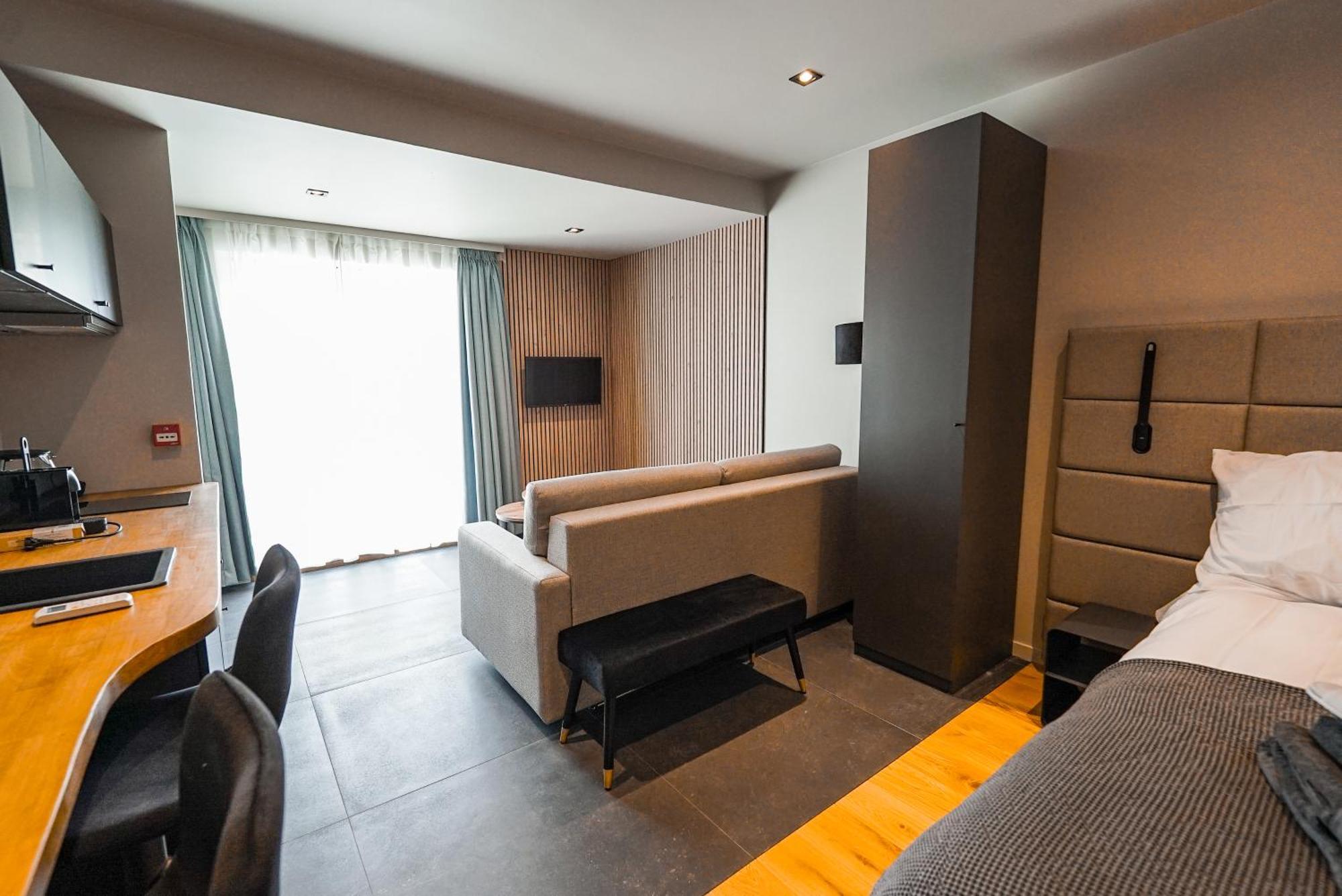 Hotel Mezza Notte Ронс Екстериор снимка