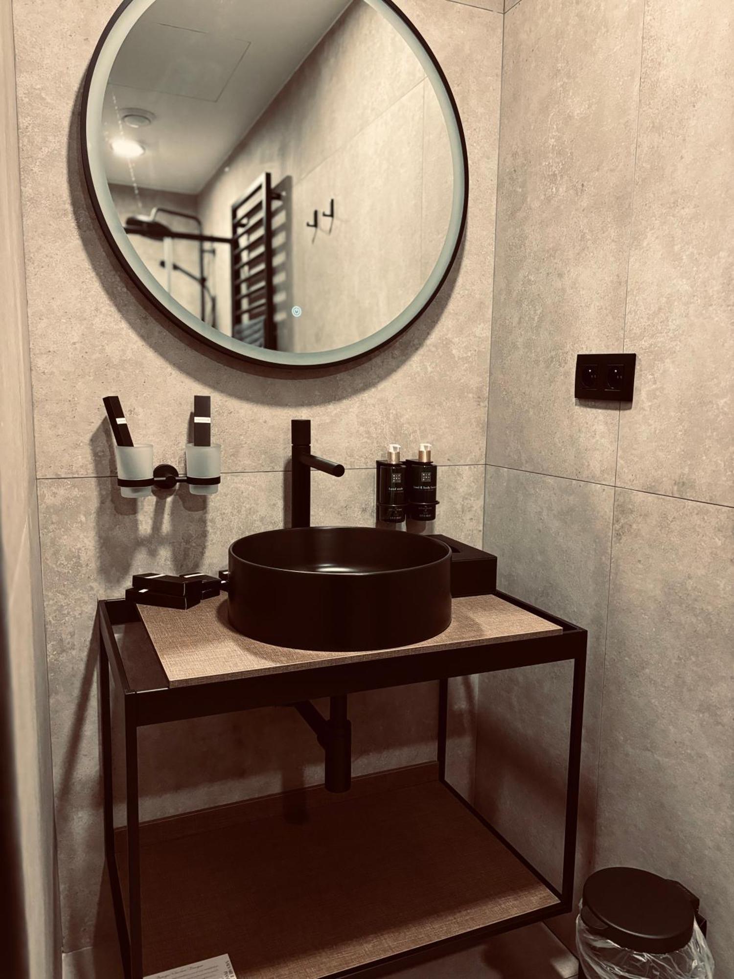 Hotel Mezza Notte Ронс Екстериор снимка
