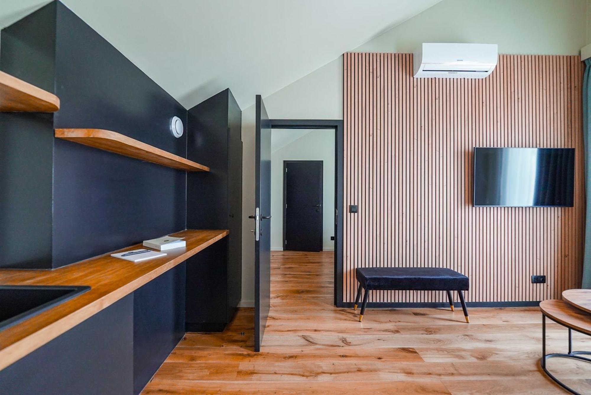 Hotel Mezza Notte Ронс Екстериор снимка